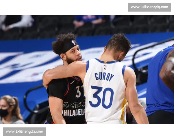 新秀詹初登全明星化身小迷弟:抱着战靴求签科比艾弗森,青涩模样萌翻全场